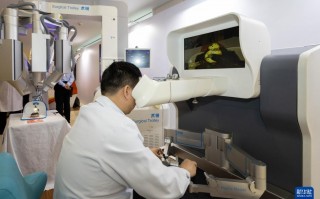 依视路全视线变灰怎么样，依视路全视线是几变还是膜变