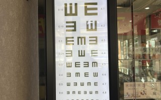 近视镜显眼睛小多少，近视镜显眼睛小多少度